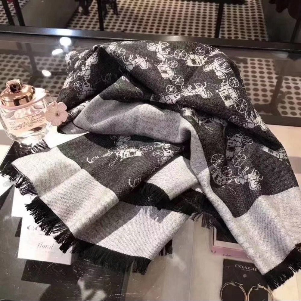 HORSE AND CARRIAGE WRAP (COACH F76395)